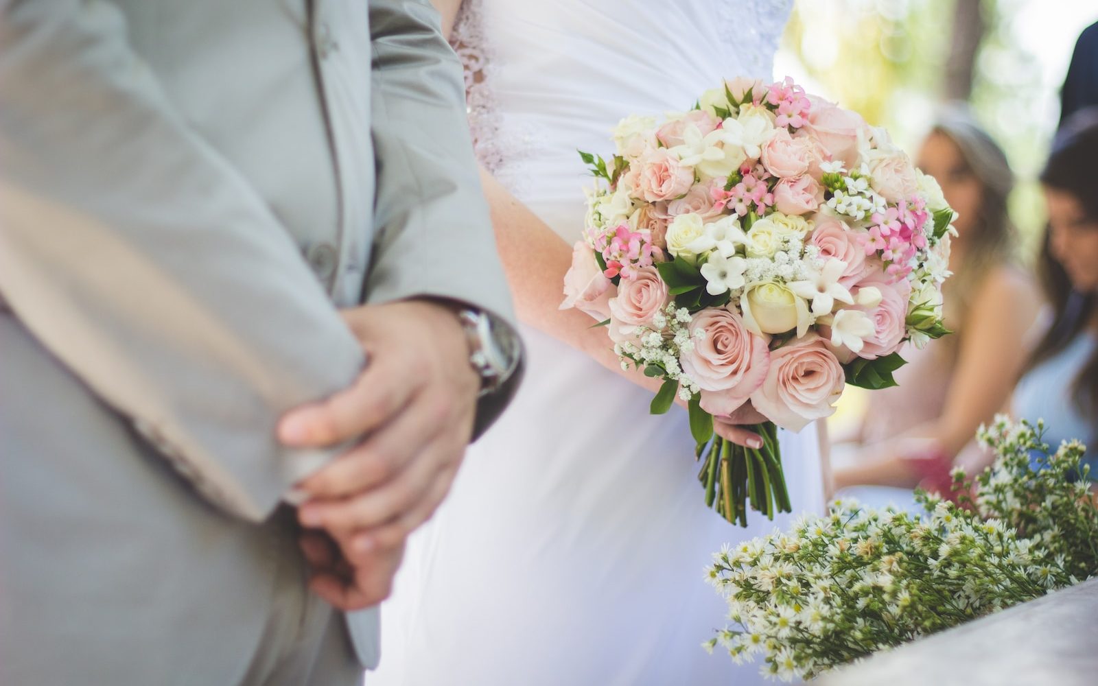 wedding couple standing on the istle